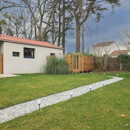Maisonnette Avec Terrasse Et Parking - Madeleine, Il Etait Fois Casa de hóspedes Haute-Goulaine