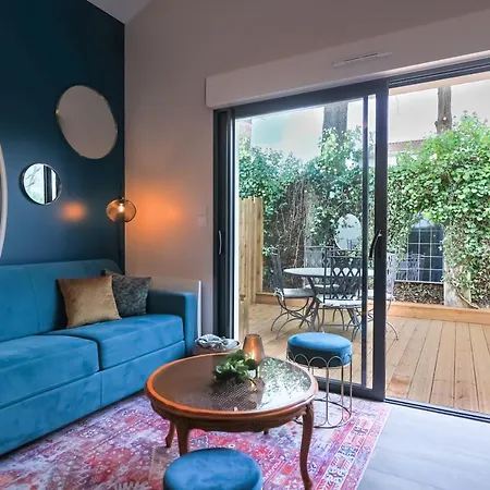 Casa de hóspedes Maisonnette Avec Terrasse Et Parking - Madeleine, Il Etait Fois 3*