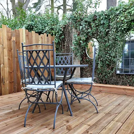 Pensionat Maisonnette Avec Terrasse Et Parking - Madeleine, Il Etait Fois