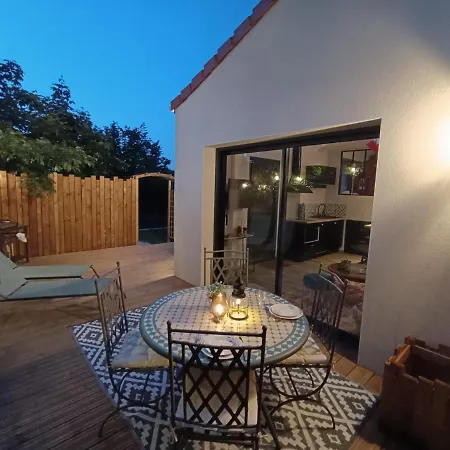 Casa de hóspedes Maisonnette Avec Terrasse Et Parking - Madeleine, Il Etait Fois