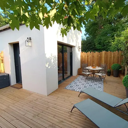 Maisonnette Avec Terrasse Et Parking - Madeleine, Il Etait Fois Konukevi