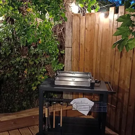 Maisonnette Avec Terrasse Et Parking - Madeleine, Il Etait Fois 3*