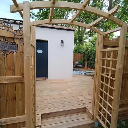 Maisonnette Avec Terrasse Et Parking - Madeleine, Il Etait Fois Konukevi 3*